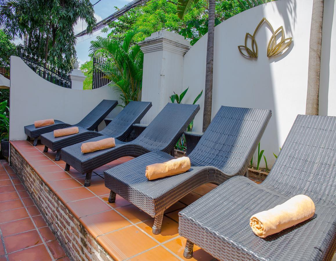 Villa Silk Road Hotel Пном Пен Екстериор снимка