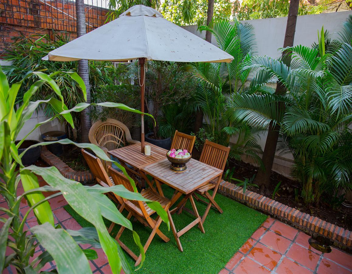 Villa Silk Road Hotel Пном Пен Екстериор снимка
