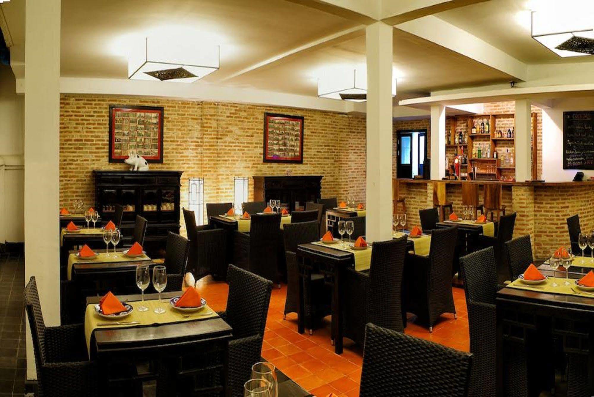 Villa Silk Road Hotel Пном Пен Екстериор снимка