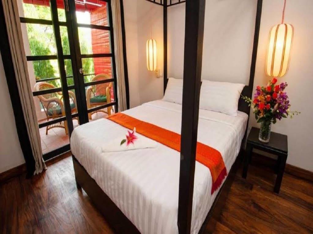 Villa Silk Road Hotel Пном Пен Екстериор снимка