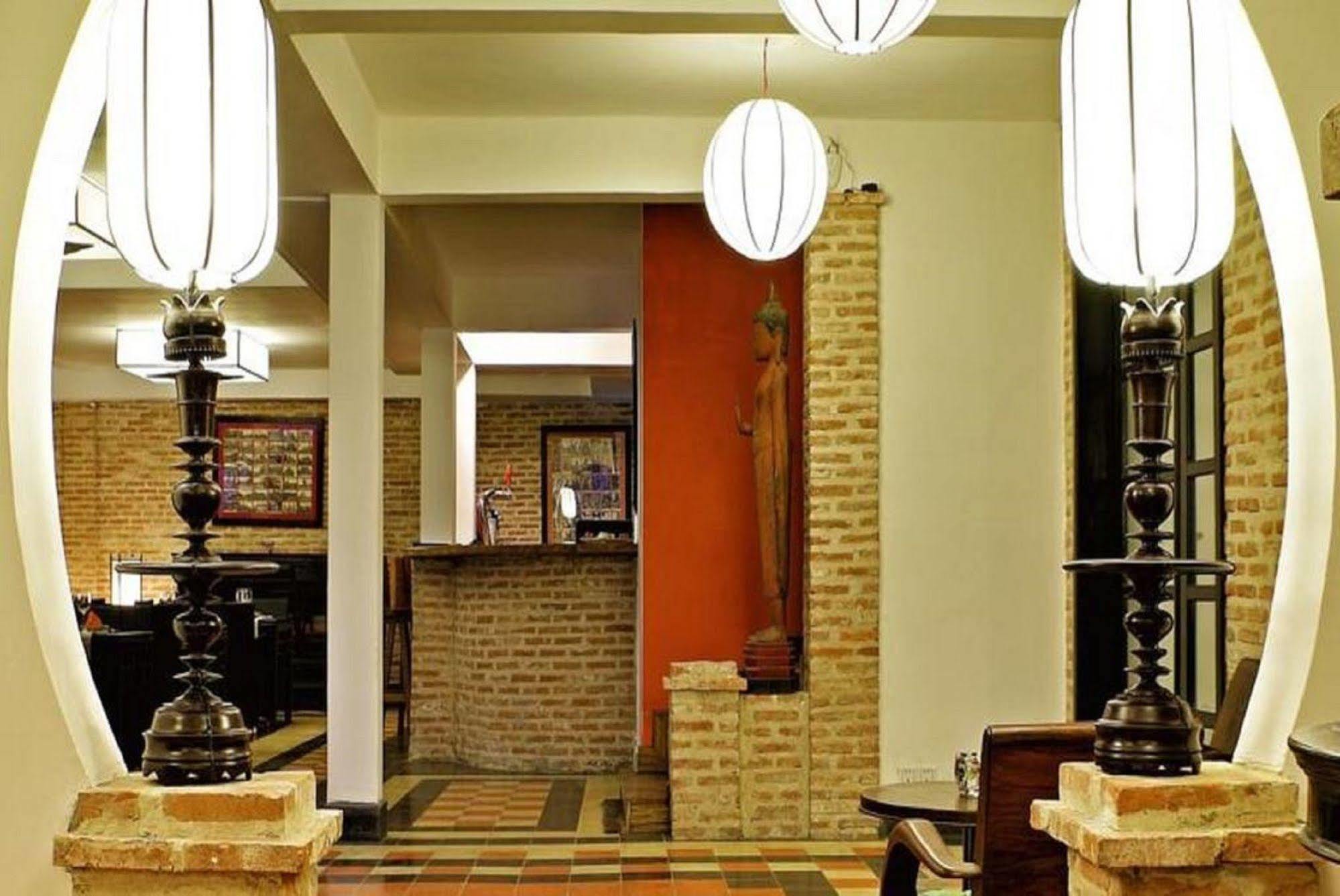 Villa Silk Road Hotel Пном Пен Екстериор снимка