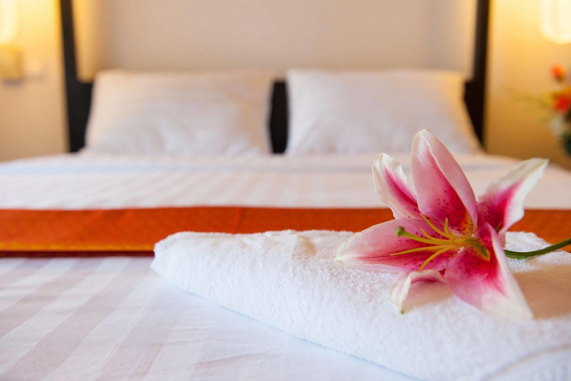 Villa Silk Road Hotel Пном Пен Екстериор снимка