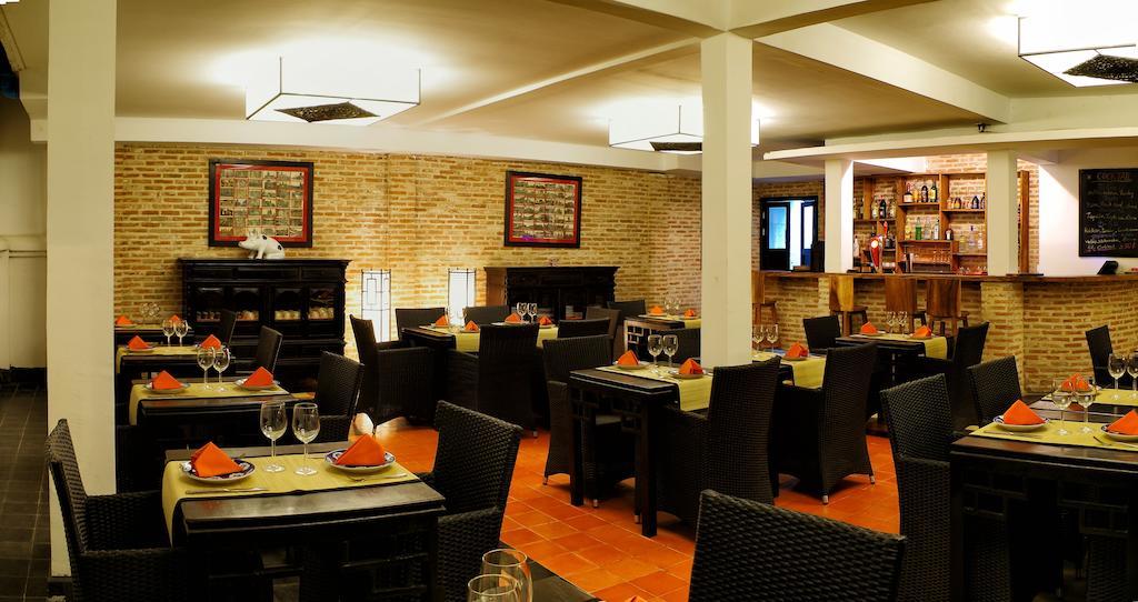 Villa Silk Road Hotel Пном Пен Екстериор снимка