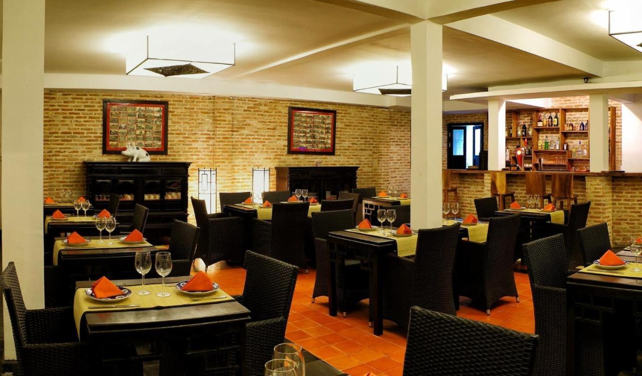 Villa Silk Road Hotel Пном Пен Екстериор снимка